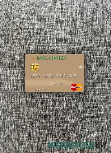 Polônia Banca Intesa Mastercard Photolook Front exemplo